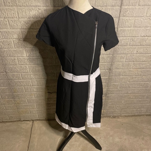 Harve Benard Dresses & Skirts - Harve Benard Signature Black White Short Sleeve Asym Zipper Casual Dress Small